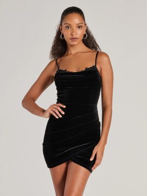 Alyssa Beaded Applique Bodycon Velvet Mini Dress