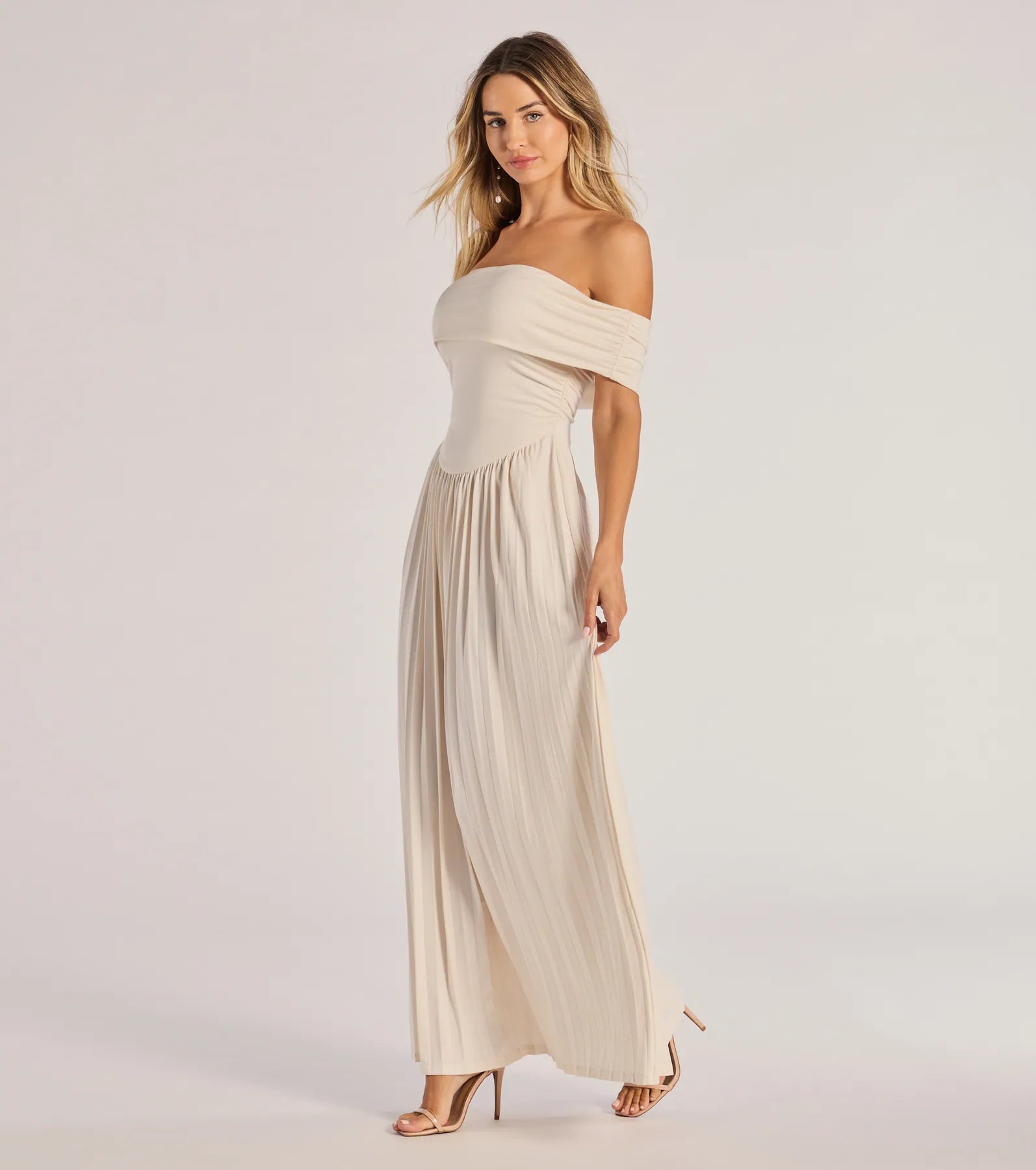 Compelling Romantic Off-The-Shoulder Pleated Maxi Dress - Image 4