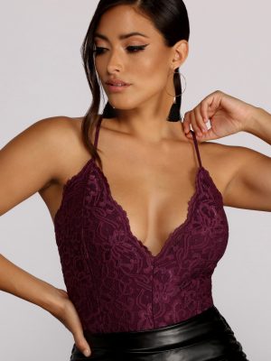 Scalloped Lace Stunna Bodysuit