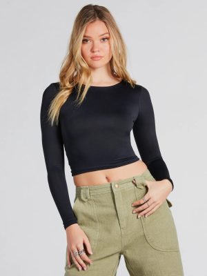 Smooth Silhouette Crew Neck Long Sleeve Top