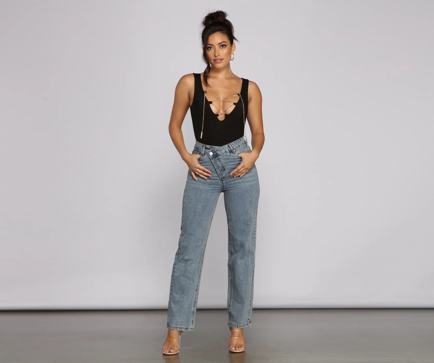 Trendy Asymmetrical High-Rise Boyfriend Jeans - Image 3