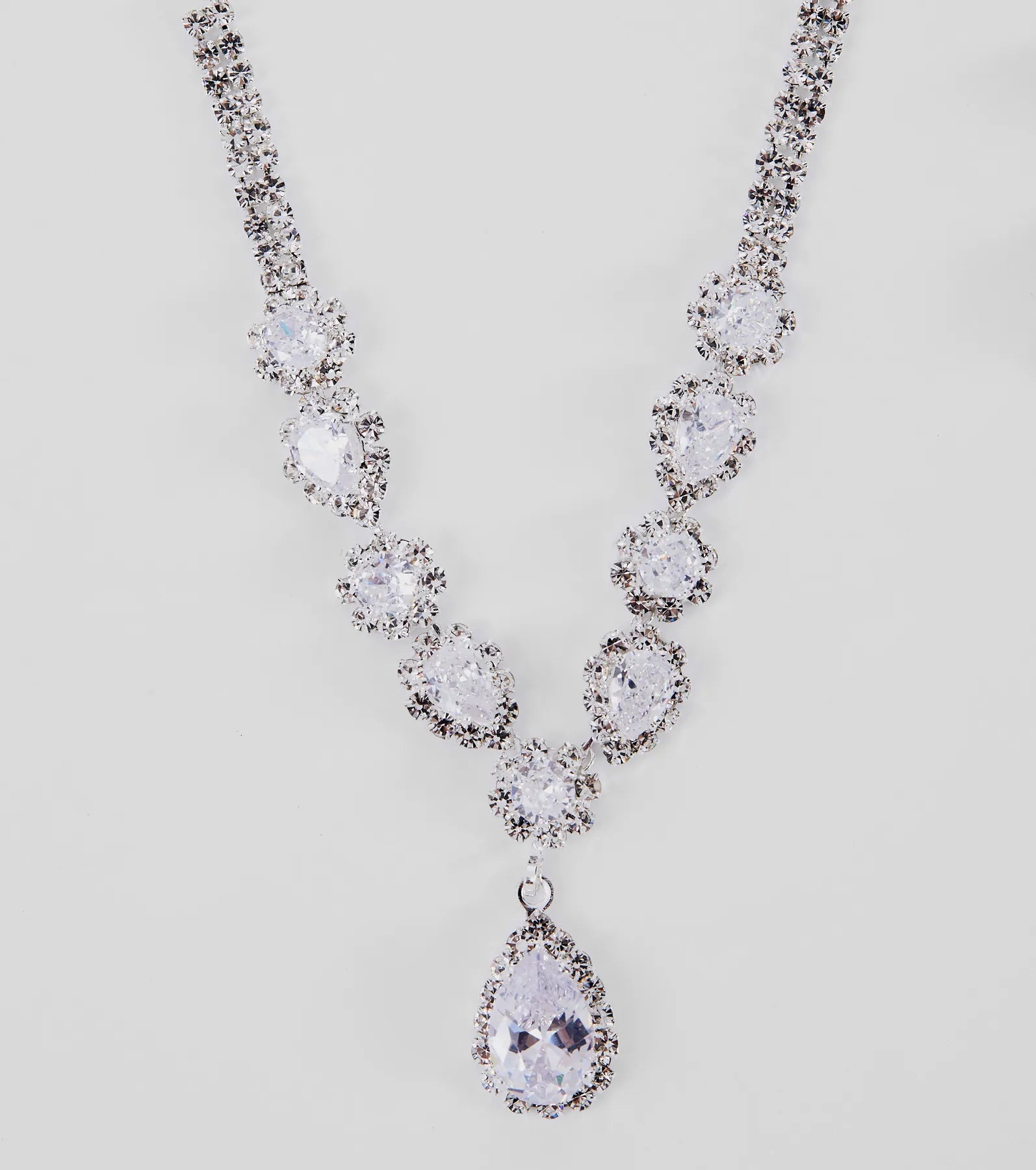 Endless Glam Rhinestone Collar And Earrings Set - Image 4