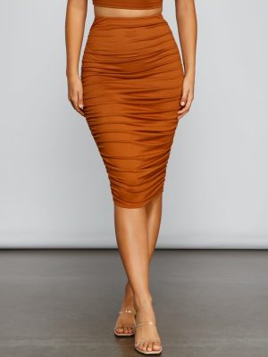 Chic And Basic Ruched Midi Skirt