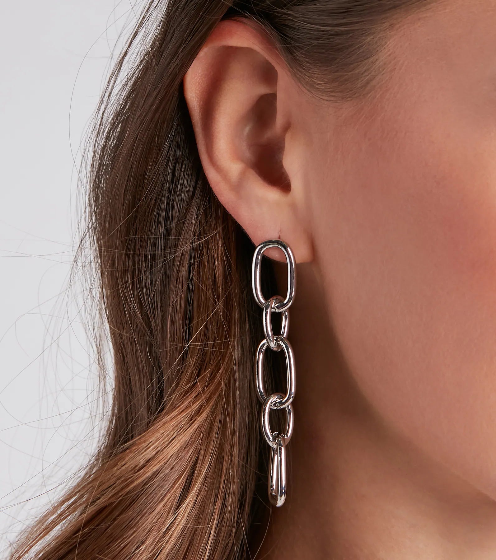 Sleek And Bold Chain Link Earrings - Image 4