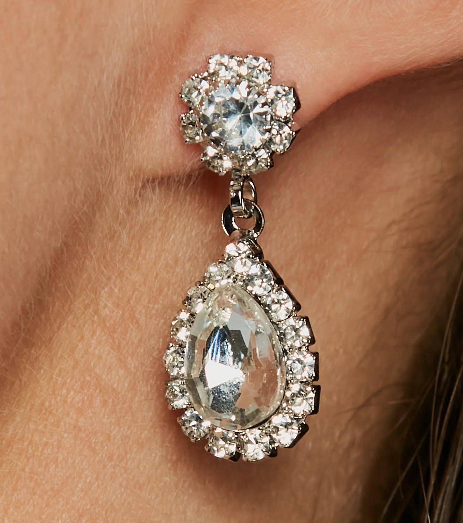 Regal Glamour Scalloped Rhinestone Necklace And Earrings Set - Image 2