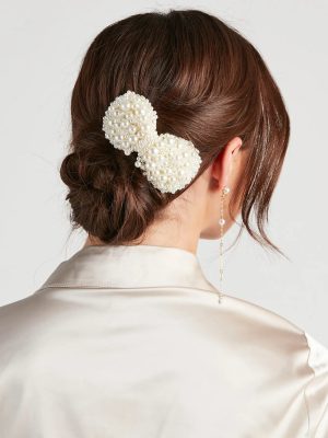 Adorably-Chic Pearl Bow Hair Clip