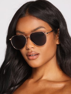 Sleek Stunner Aviators
