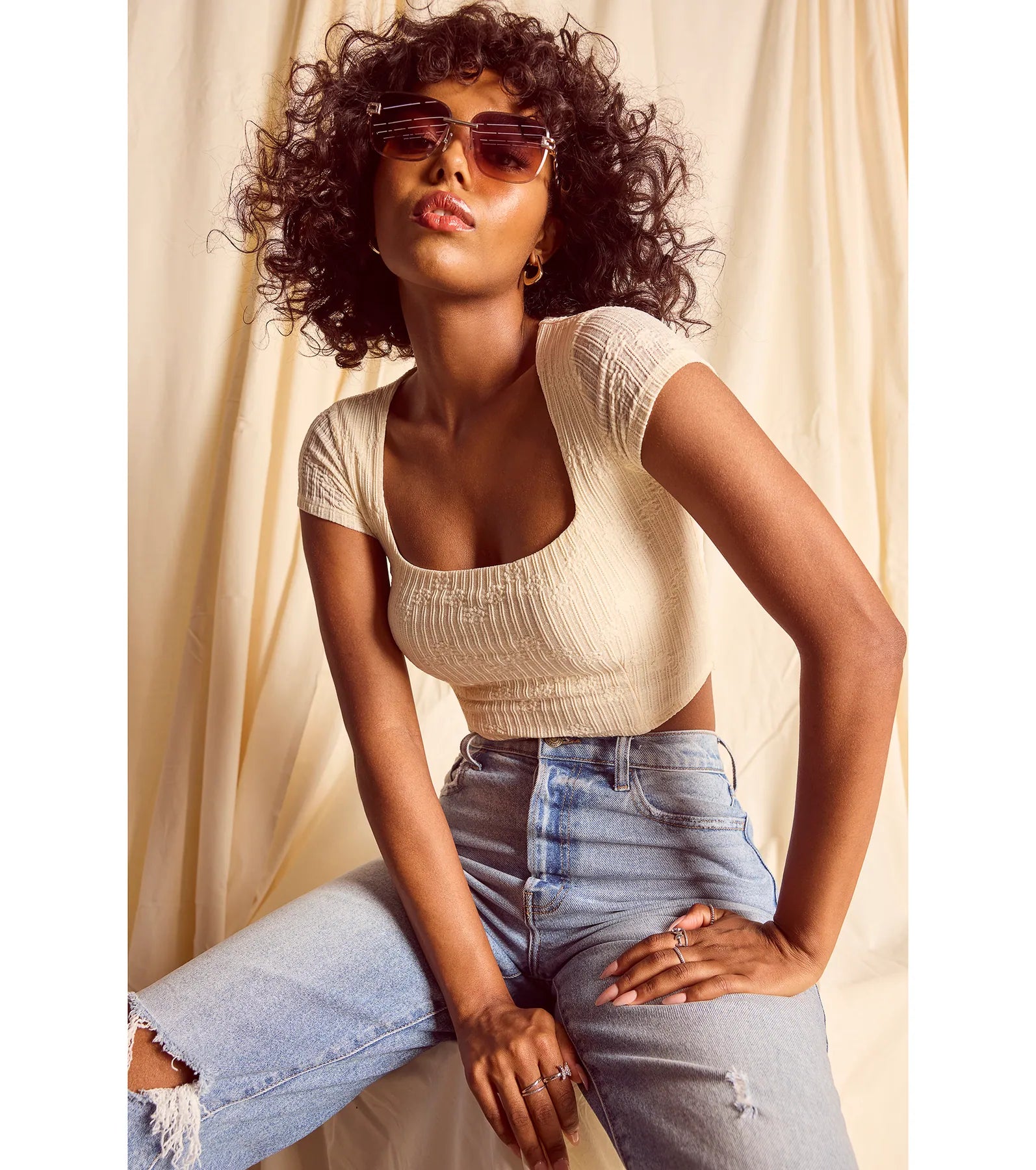 Cutest Vision Chain Link Trim Sunglasses - Image 3