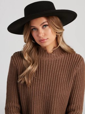 Chic Chain Detail Boater Hat