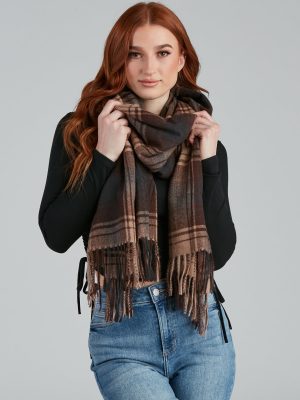 Weekend Cozy Plaid Fringe Scarf