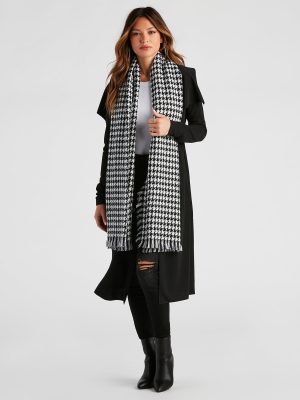 Chic Houndstooth Fringe Blanket Scarf